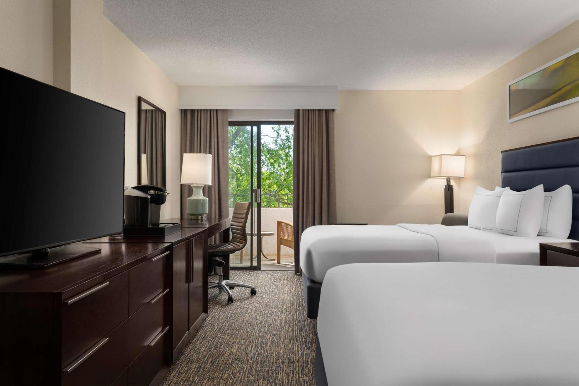 Doubletree By Hilton Hotel Columbia Exterior photo